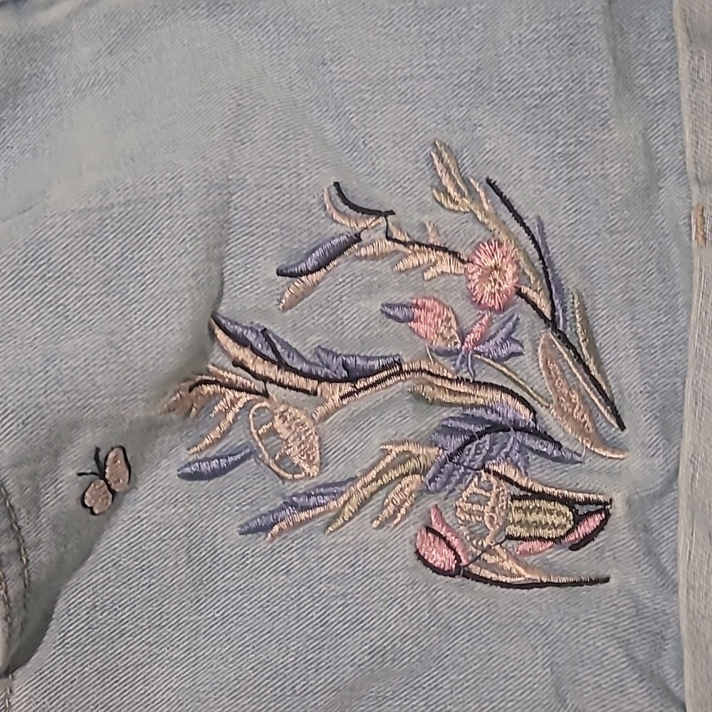 Embroidered Shorts - Picture 4 of 5